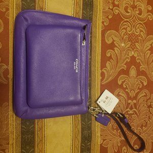 NWT COACH PURPLE LEATHER WRISTLET, FRONT POCKET